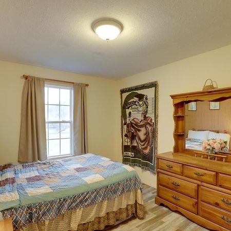 Riverfront Hot Springs Cabin With Private Hot Tub! المظهر الخارجي الصورة