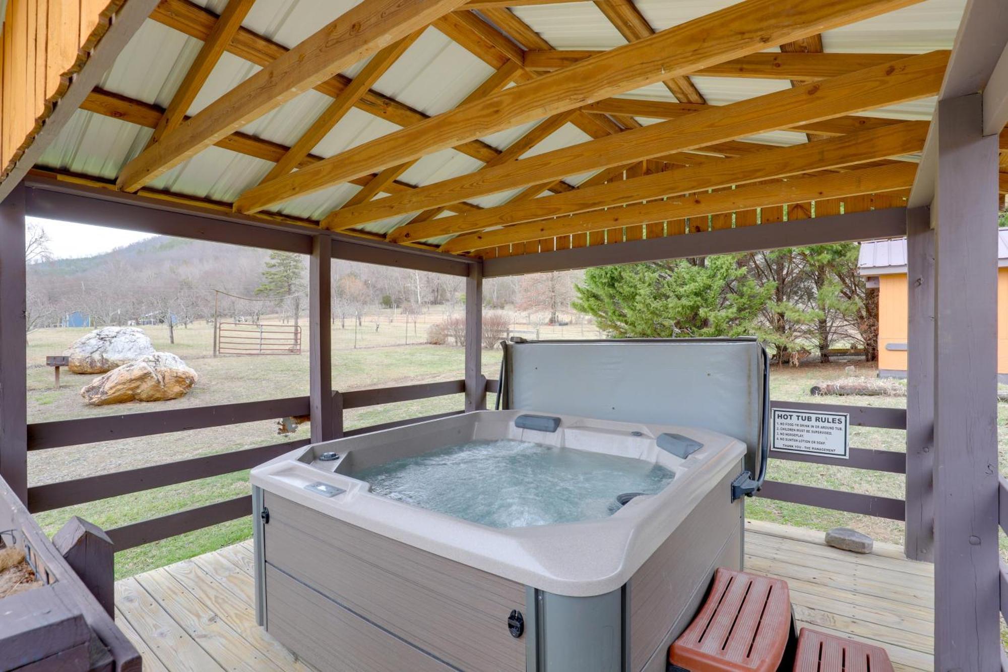 Riverfront Hot Springs Cabin With Private Hot Tub! المظهر الخارجي الصورة