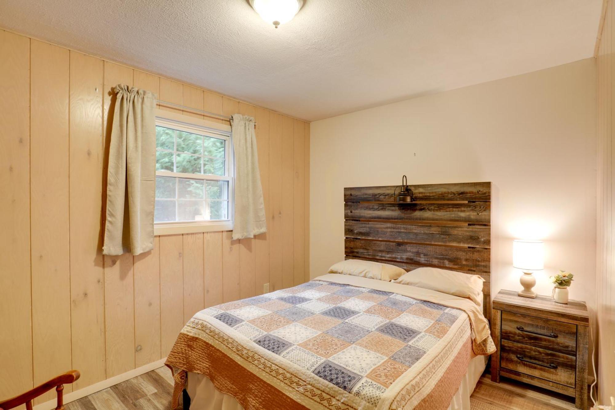 Riverfront Hot Springs Cabin With Private Hot Tub! المظهر الخارجي الصورة