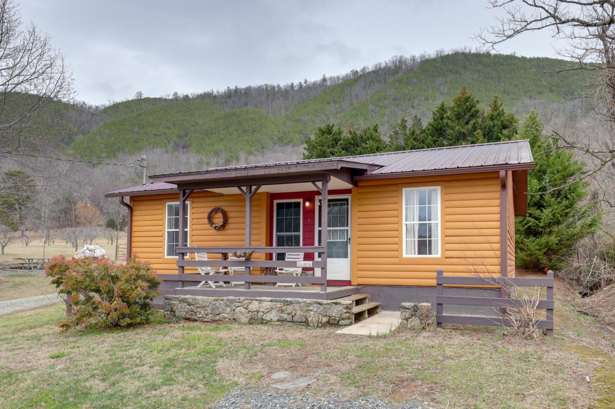 Riverfront Hot Springs Cabin With Private Hot Tub! المظهر الخارجي الصورة