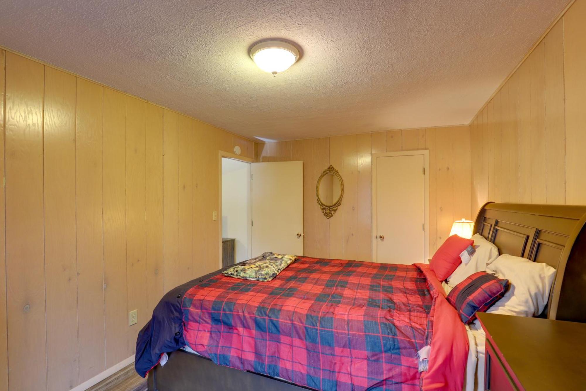 Riverfront Hot Springs Cabin With Private Hot Tub! المظهر الخارجي الصورة