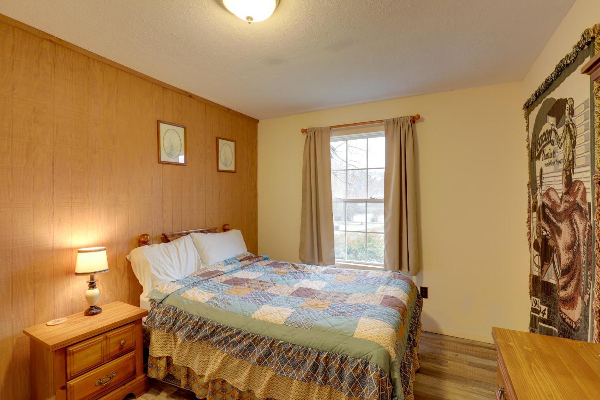 Riverfront Hot Springs Cabin With Private Hot Tub! المظهر الخارجي الصورة